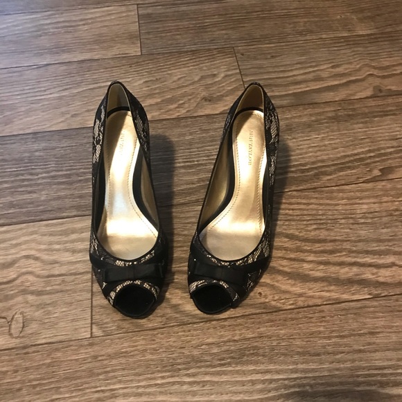 👠 Ann Taylor Monique Lace Peep Toe Pump 👠 - Picture 2 of 7
